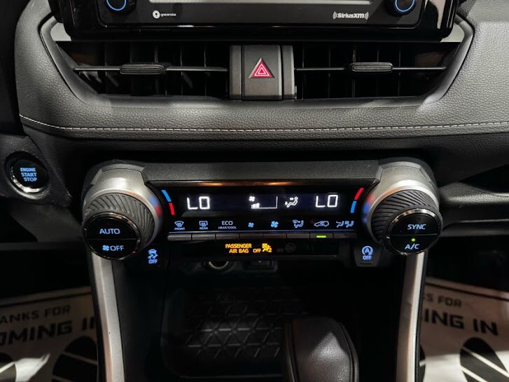 Vehicle image 27 of 40