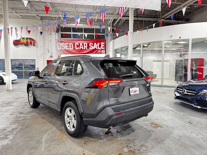 Vehicle image 7 of 40