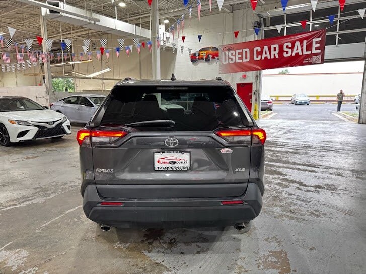 Vehicle image 6 of 40
