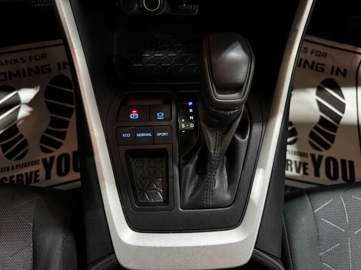 Vehicle image 28 of 40