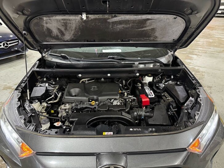 Vehicle image 34 of 40