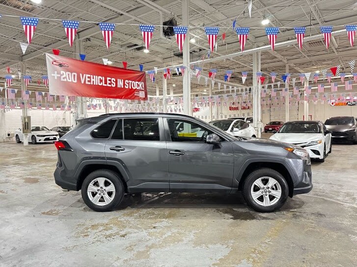Vehicle image 4 of 40