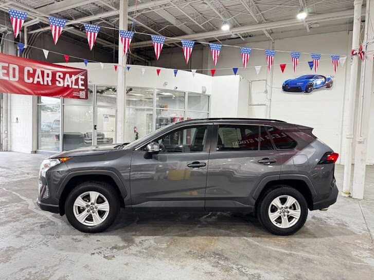 Vehicle image 8 of 40