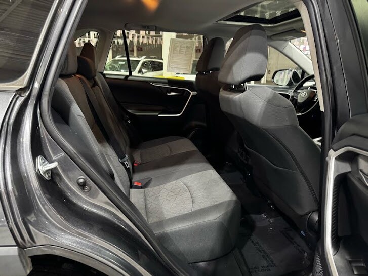 Vehicle image 23 of 40