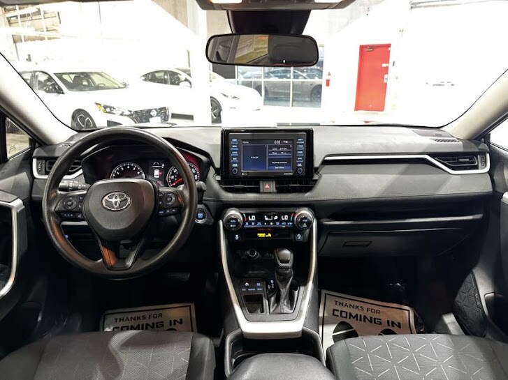 Vehicle image 25 of 40