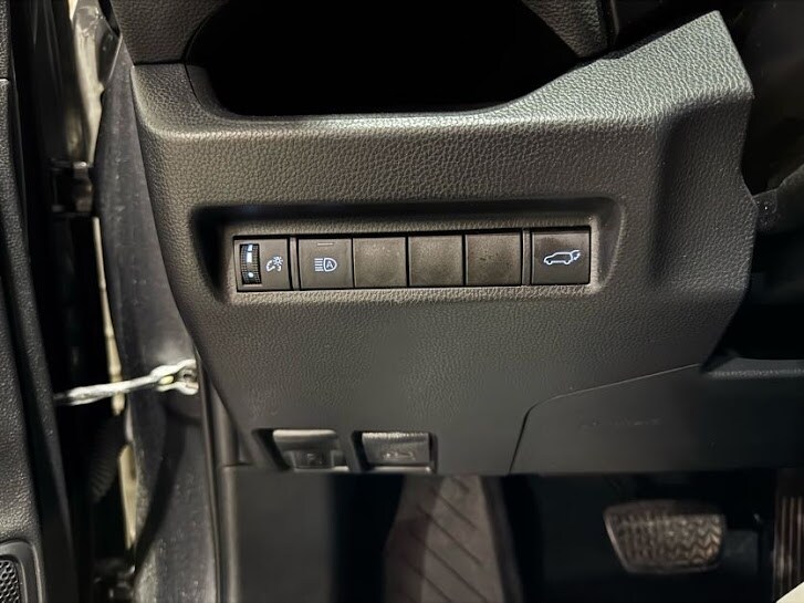 Vehicle image 35 of 40