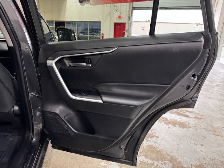 Vehicle image 24 of 40