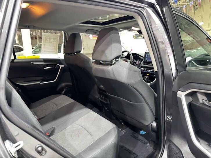 Vehicle image 22 of 40