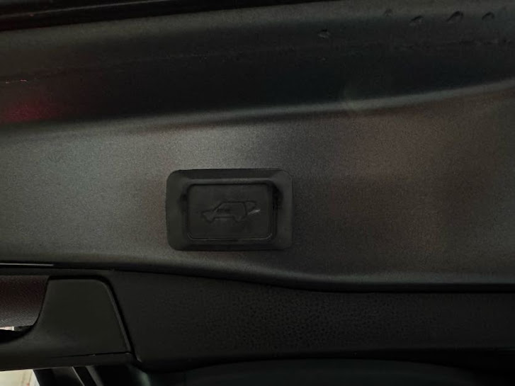 Vehicle image 12 of 40