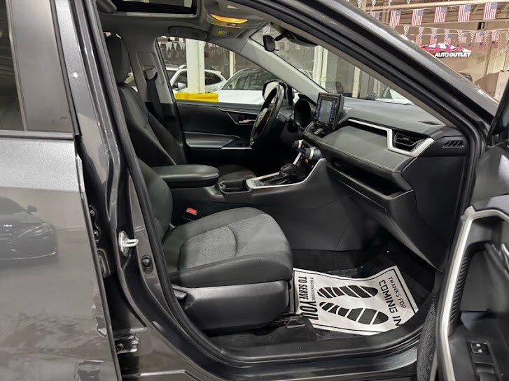 Vehicle image 31 of 40