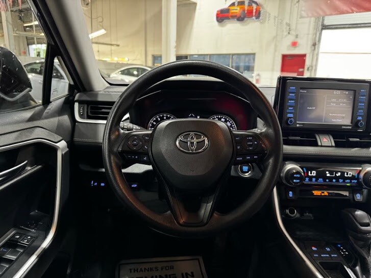 Vehicle image 29 of 40