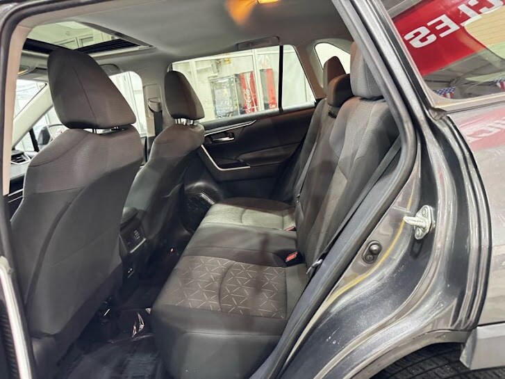Vehicle image 20 of 40