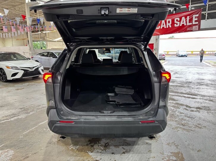 Vehicle image 11 of 40