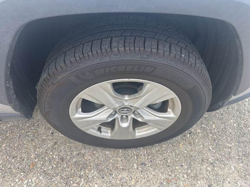 Vehicle image 17 of 27