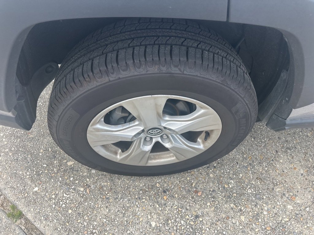 Vehicle image 16 of 27