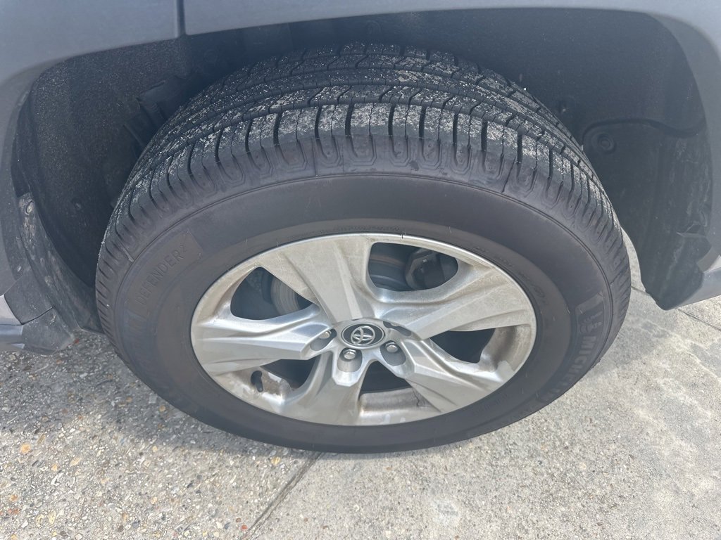 Vehicle image 19 of 27