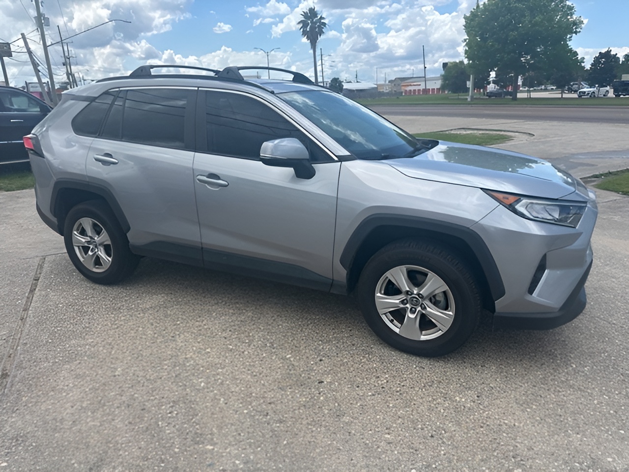 Vehicle image 25 of 27