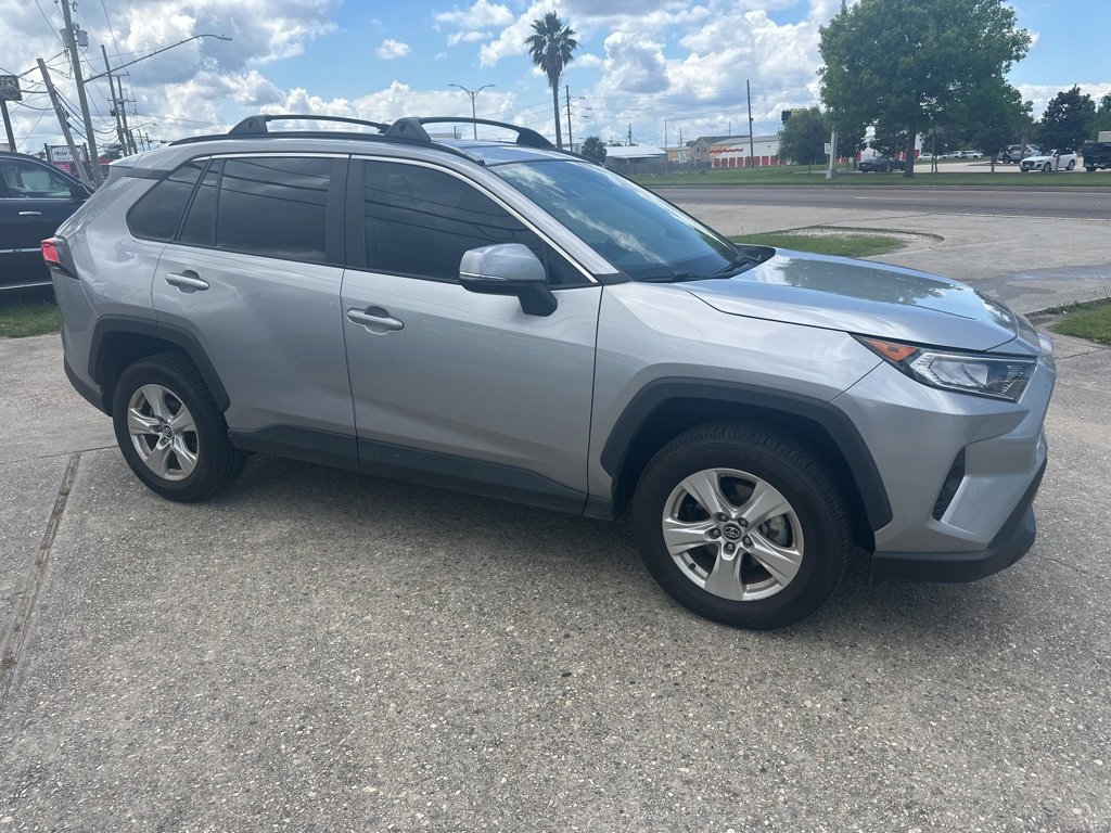 Vehicle image 4 of 27
