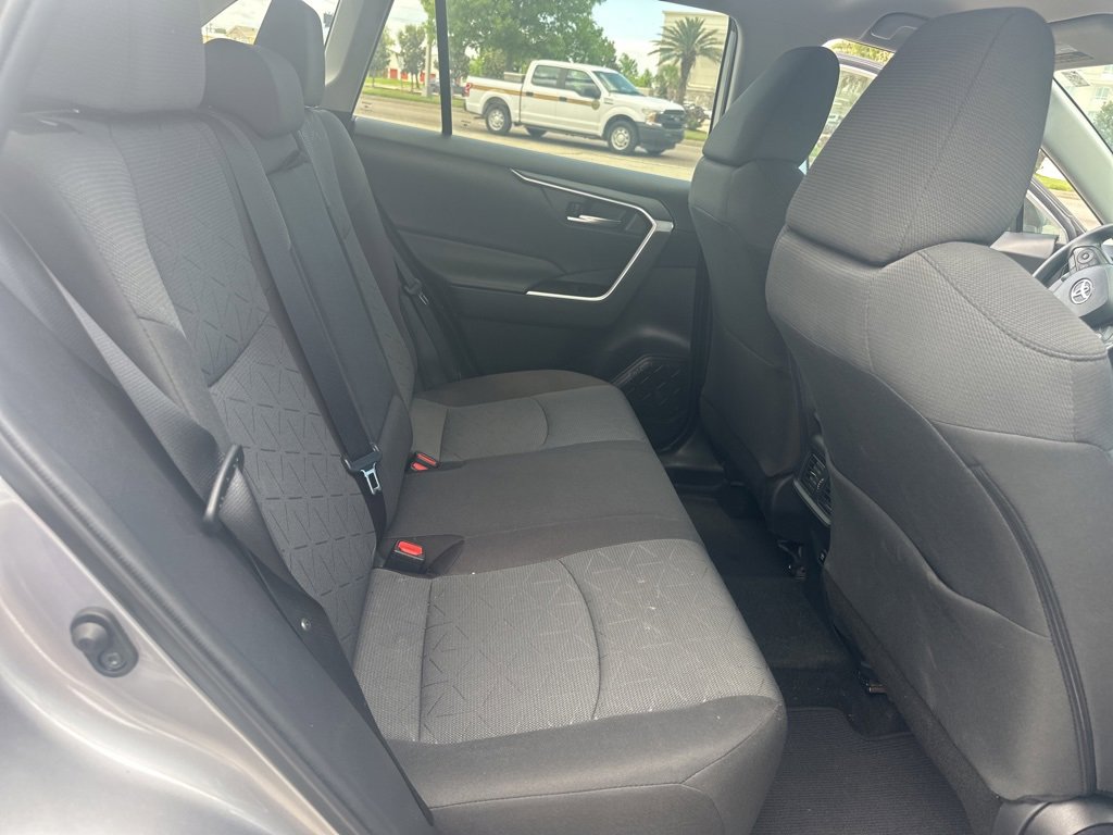 Vehicle image 13 of 27