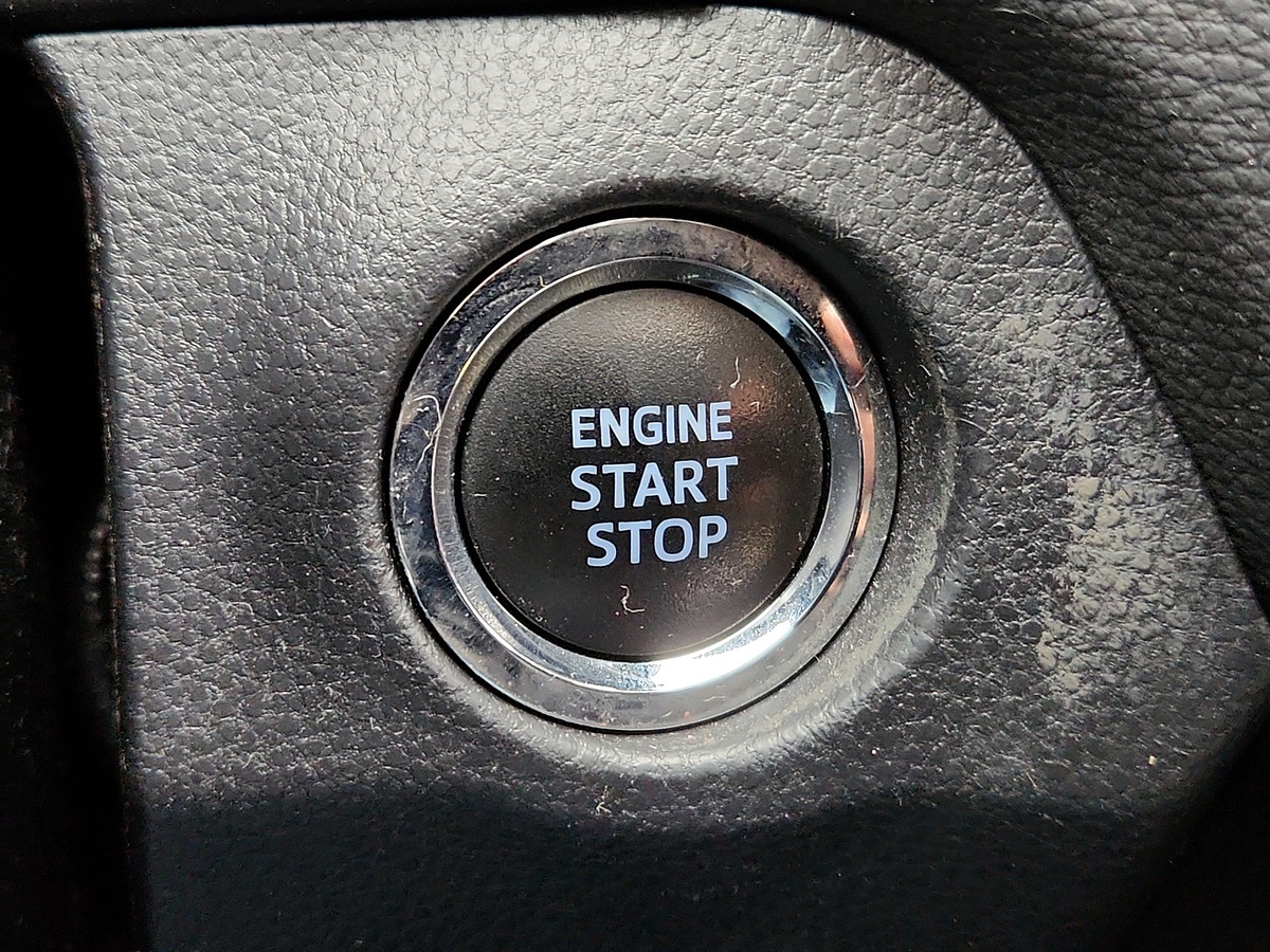 Vehicle image 9 of 12