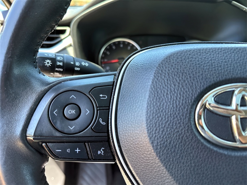 Vehicle image 26 of 33