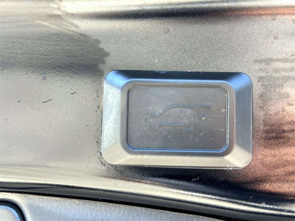 Vehicle image 20 of 33
