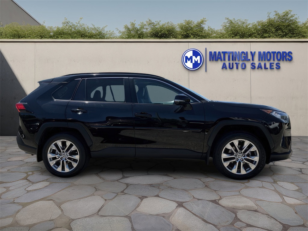 Vehicle image 7 of 33