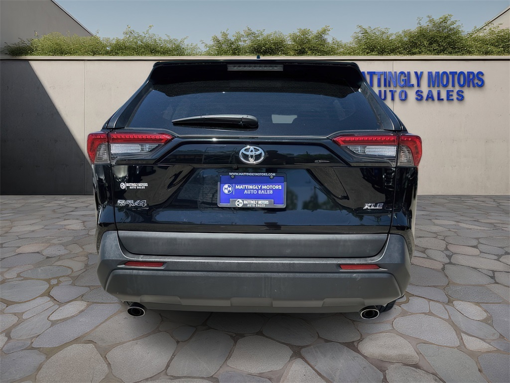 Vehicle image 5 of 33