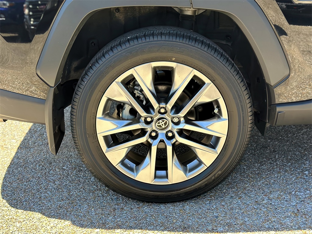 Vehicle image 11 of 33