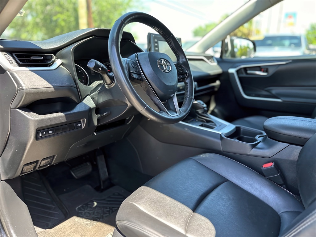Vehicle image 15 of 33