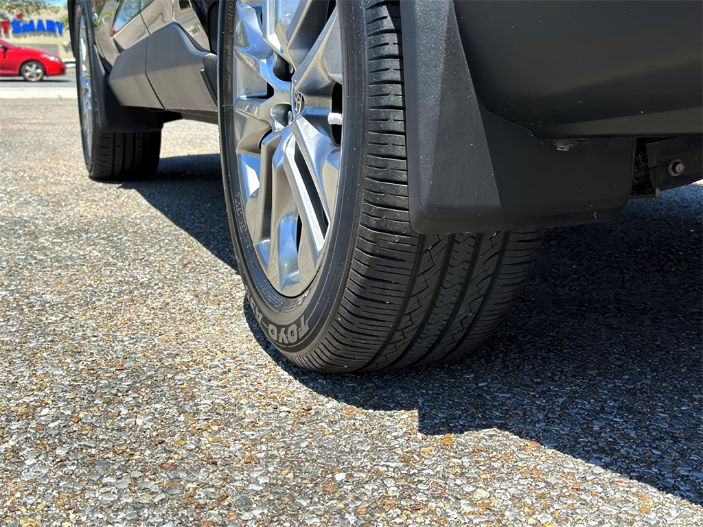 Vehicle image 13 of 33