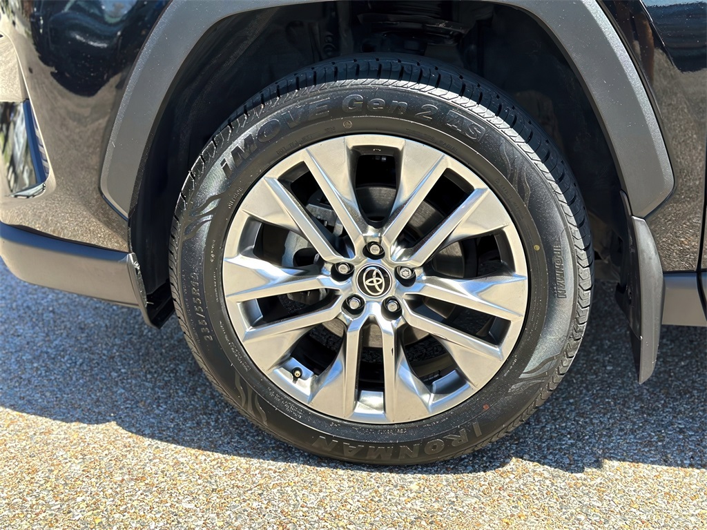 Vehicle image 9 of 33