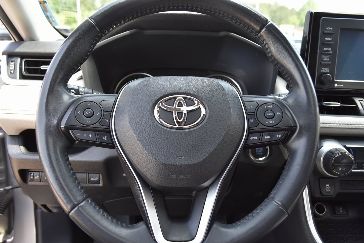 Vehicle image 20 of 37