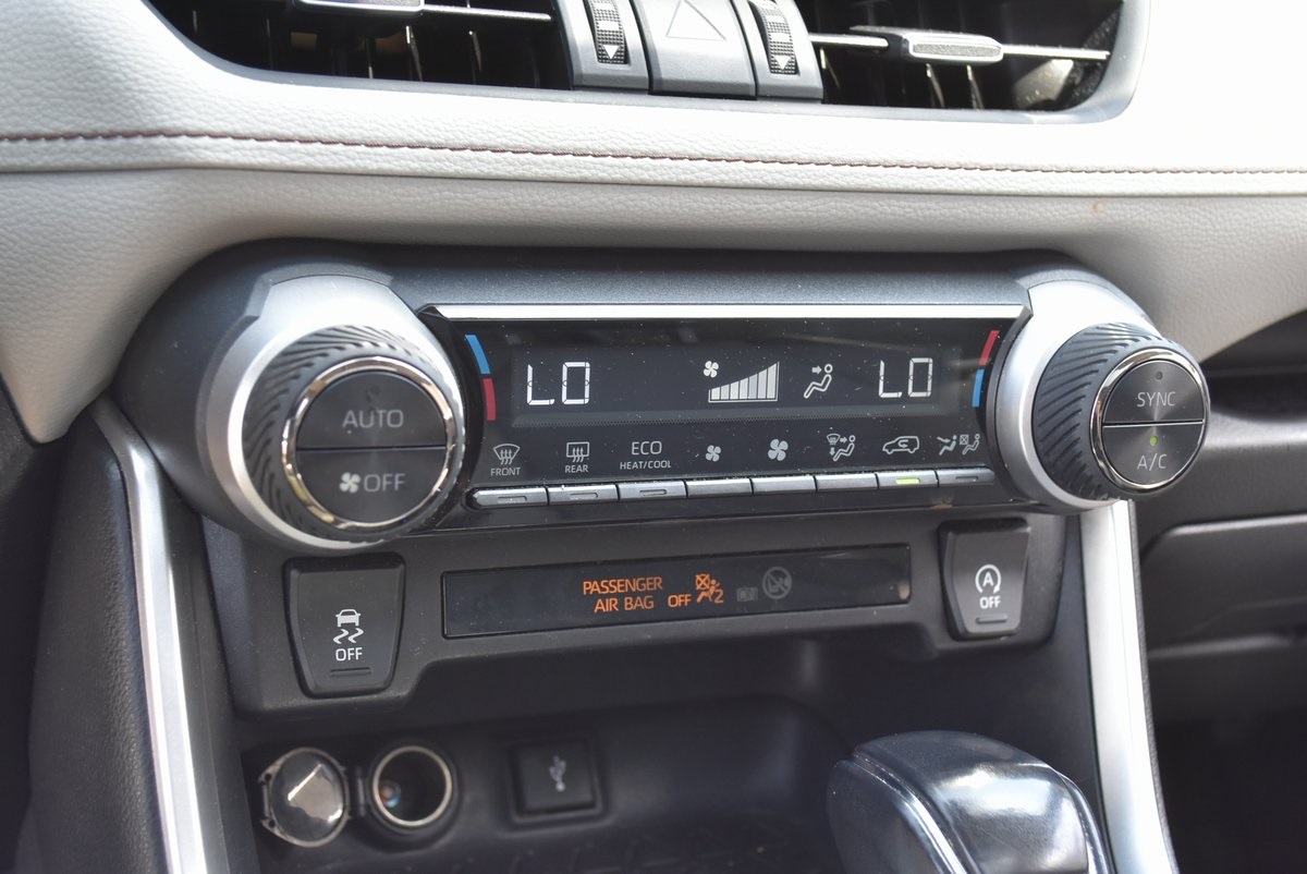 Vehicle image 23 of 37
