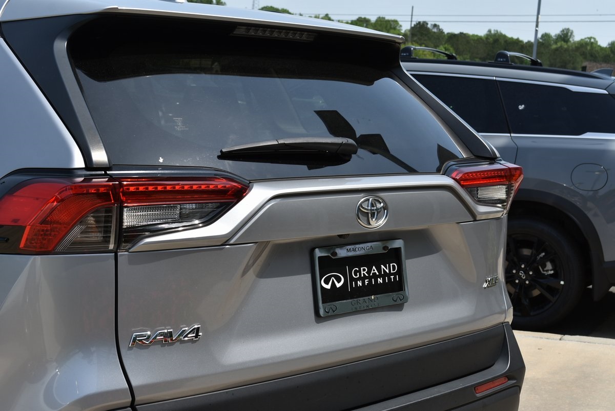 Vehicle image 15 of 37