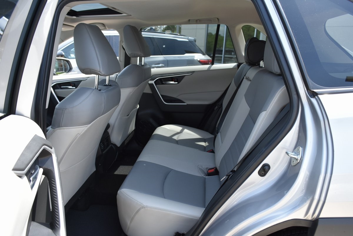 Vehicle image 32 of 37