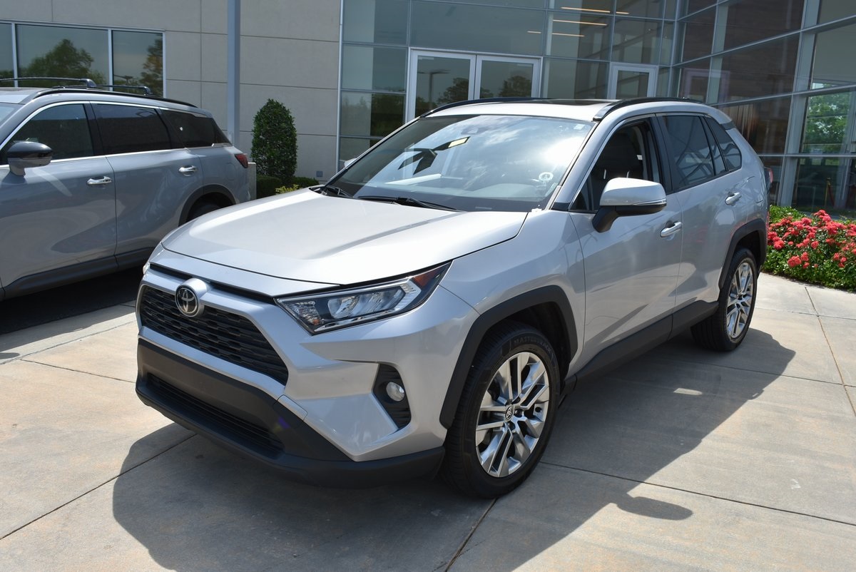 Vehicle image 3 of 37