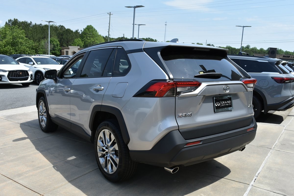 Vehicle image 10 of 37