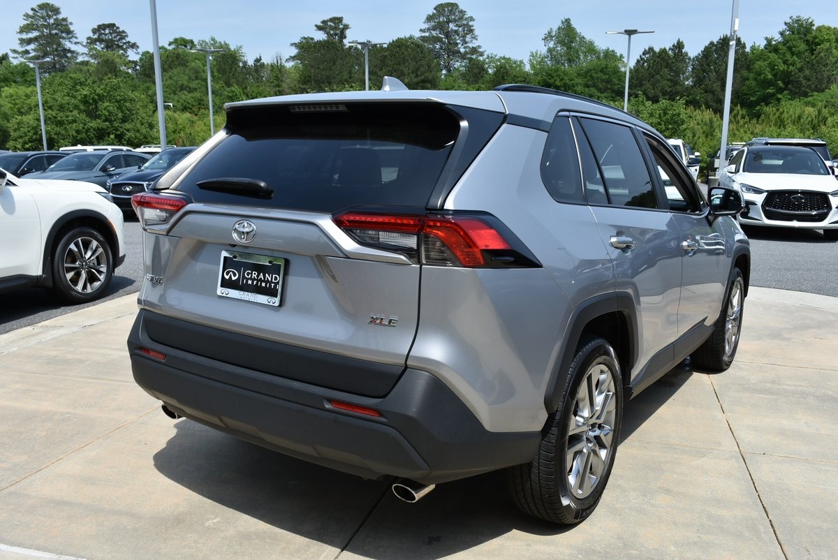 Vehicle image 8 of 37