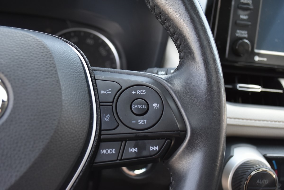 Vehicle image 25 of 37