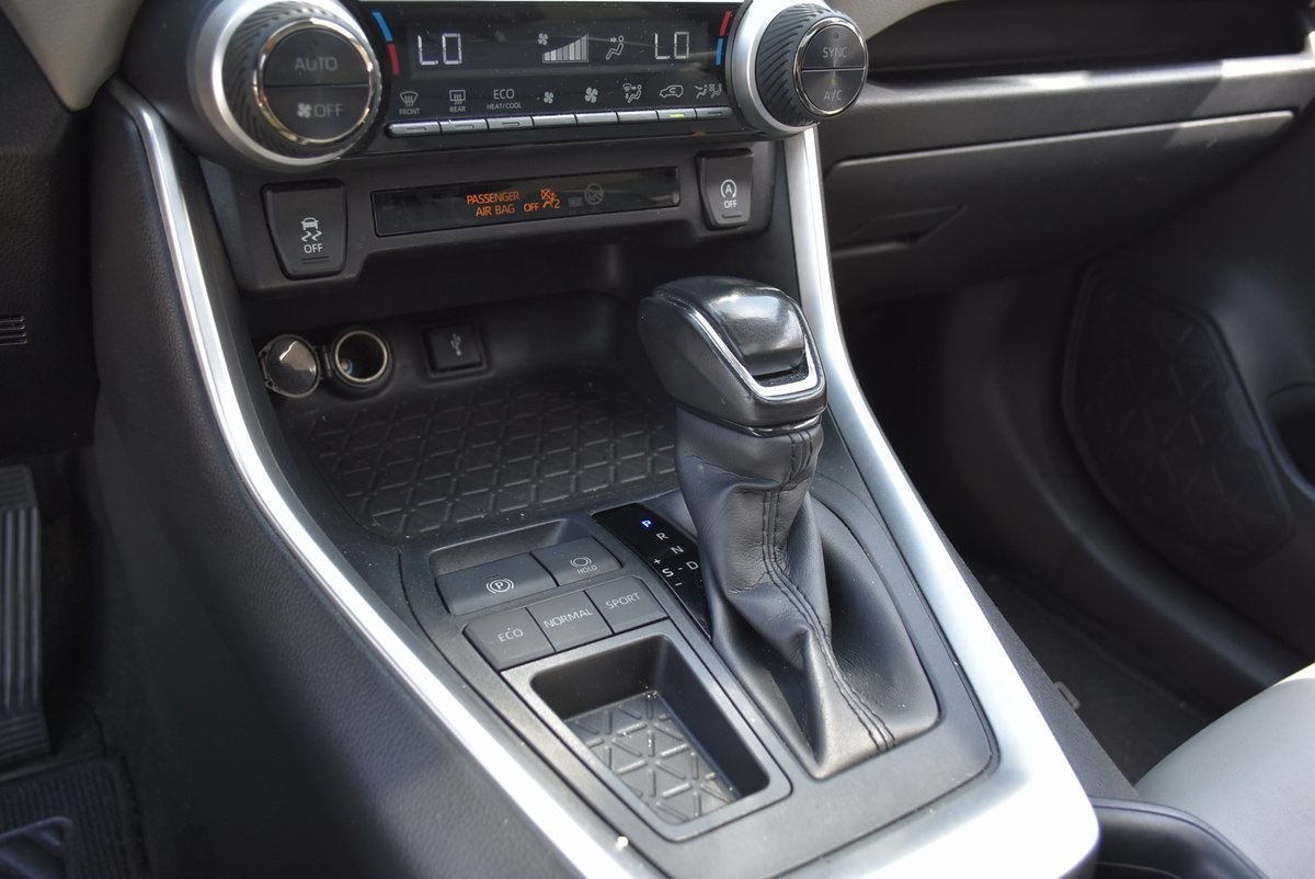 Vehicle image 24 of 37