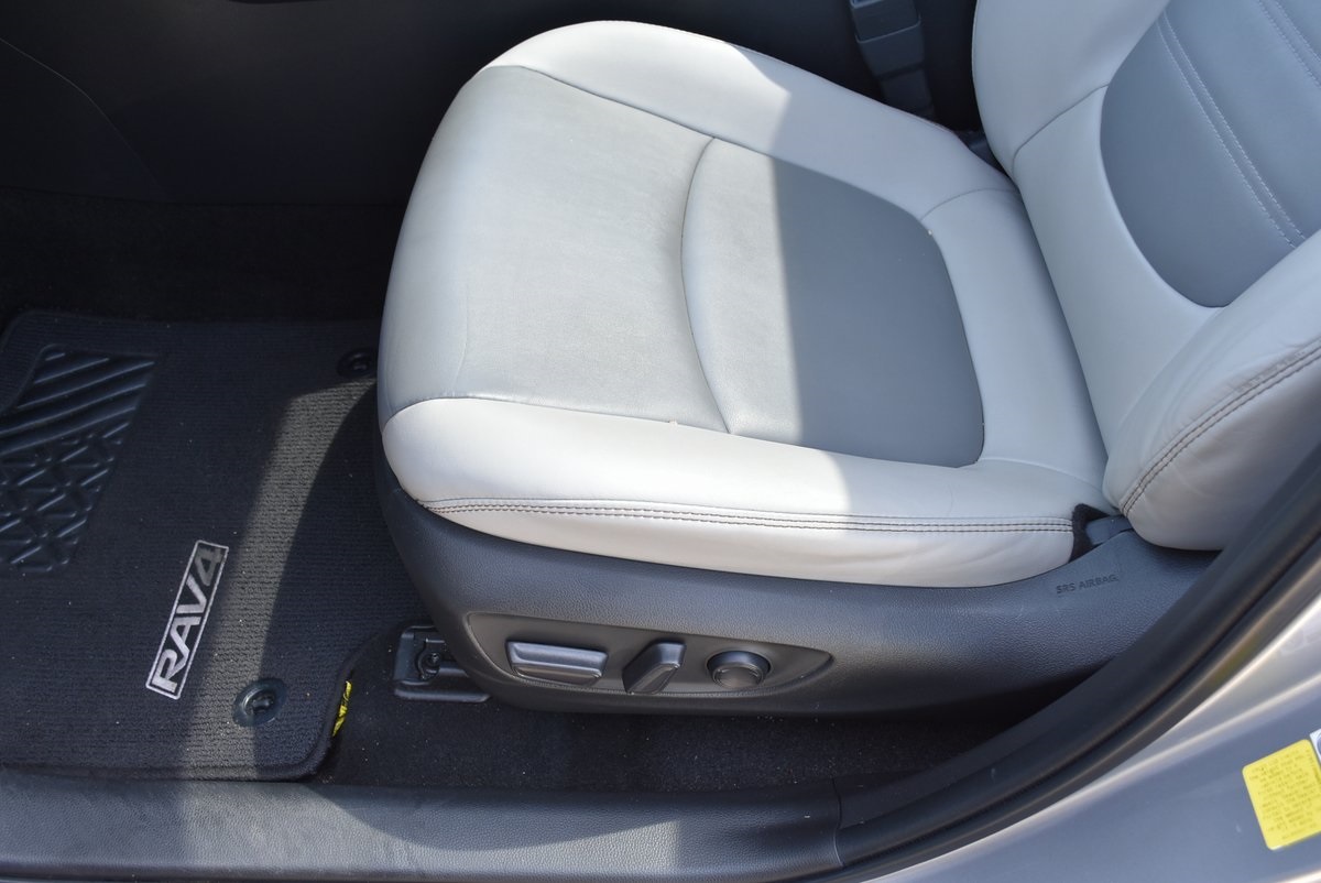 Vehicle image 29 of 37