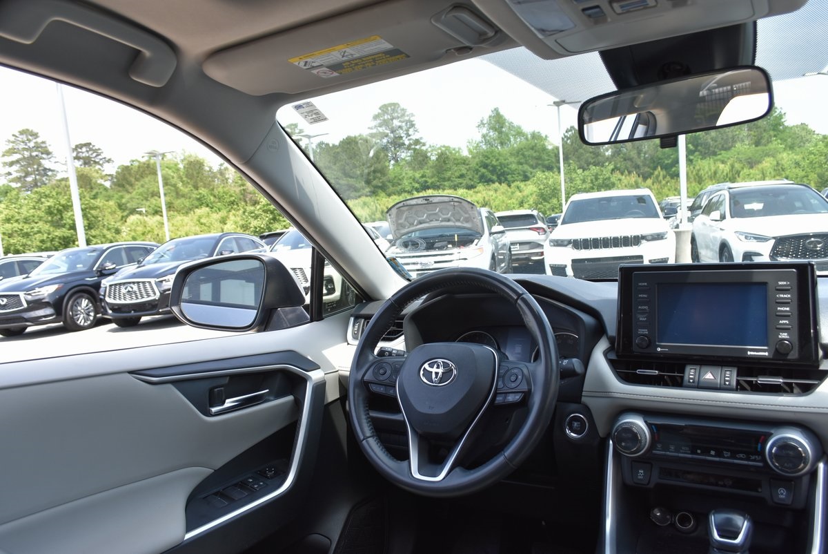 Vehicle image 19 of 37
