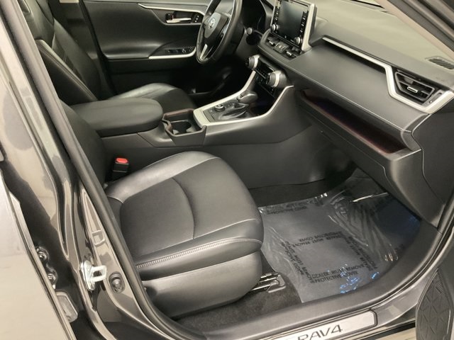 Vehicle image 16 of 30