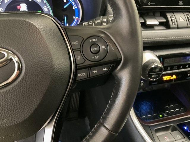 Vehicle image 21 of 30