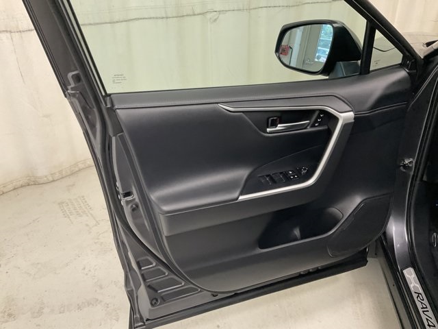 Vehicle image 11 of 30