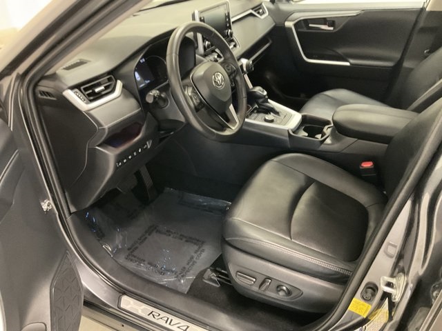 Vehicle image 12 of 30