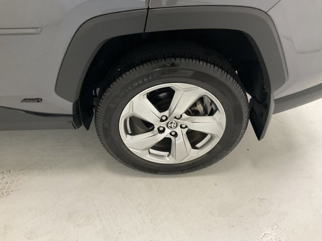 Vehicle image 28 of 30