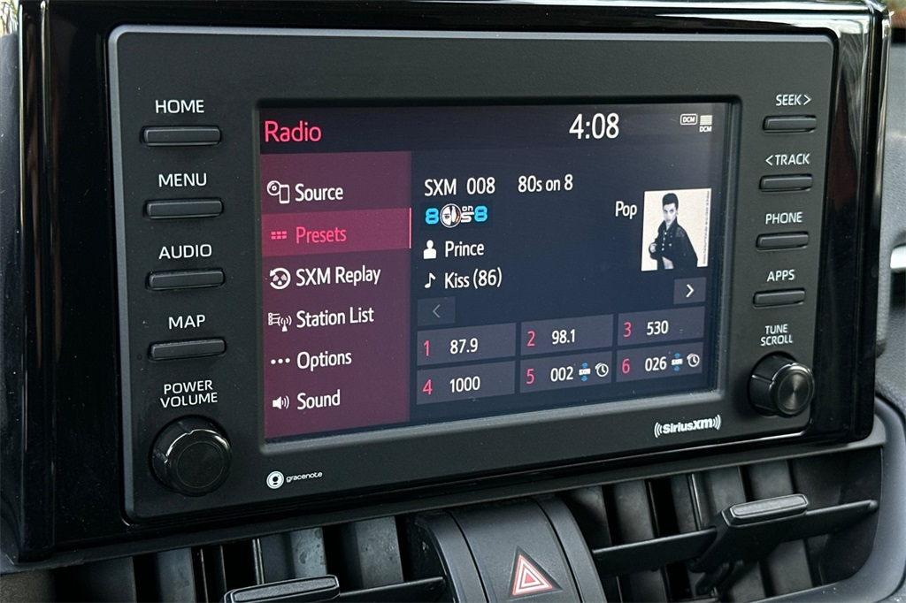 Vehicle image 21 of 32
