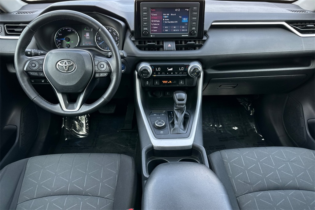 Vehicle image 28 of 32